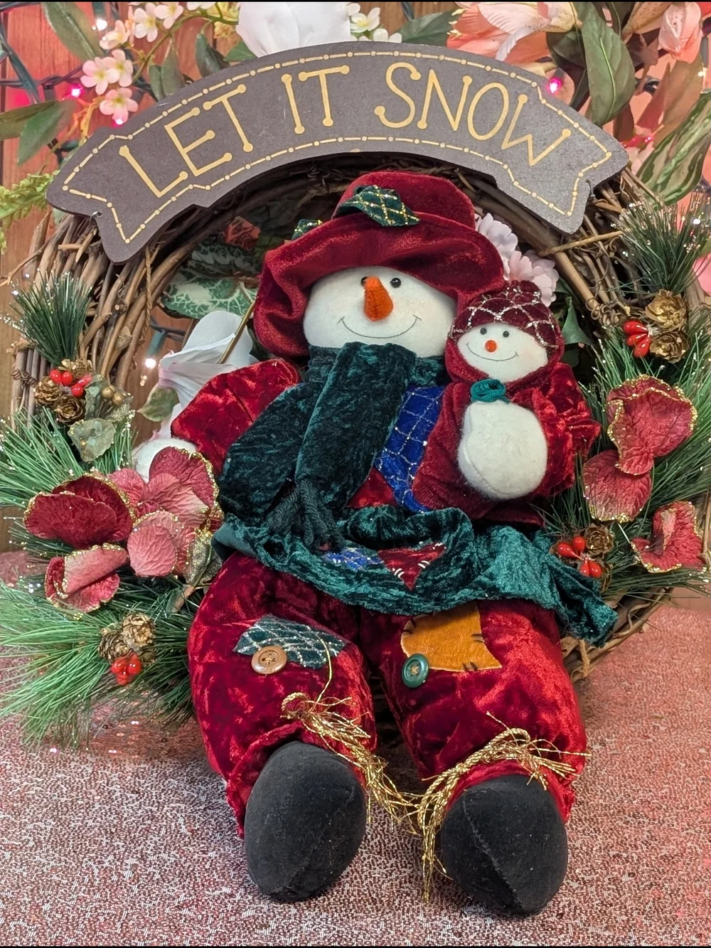 Red & Green Velvet Snowman 'Let It Snow' Wreath